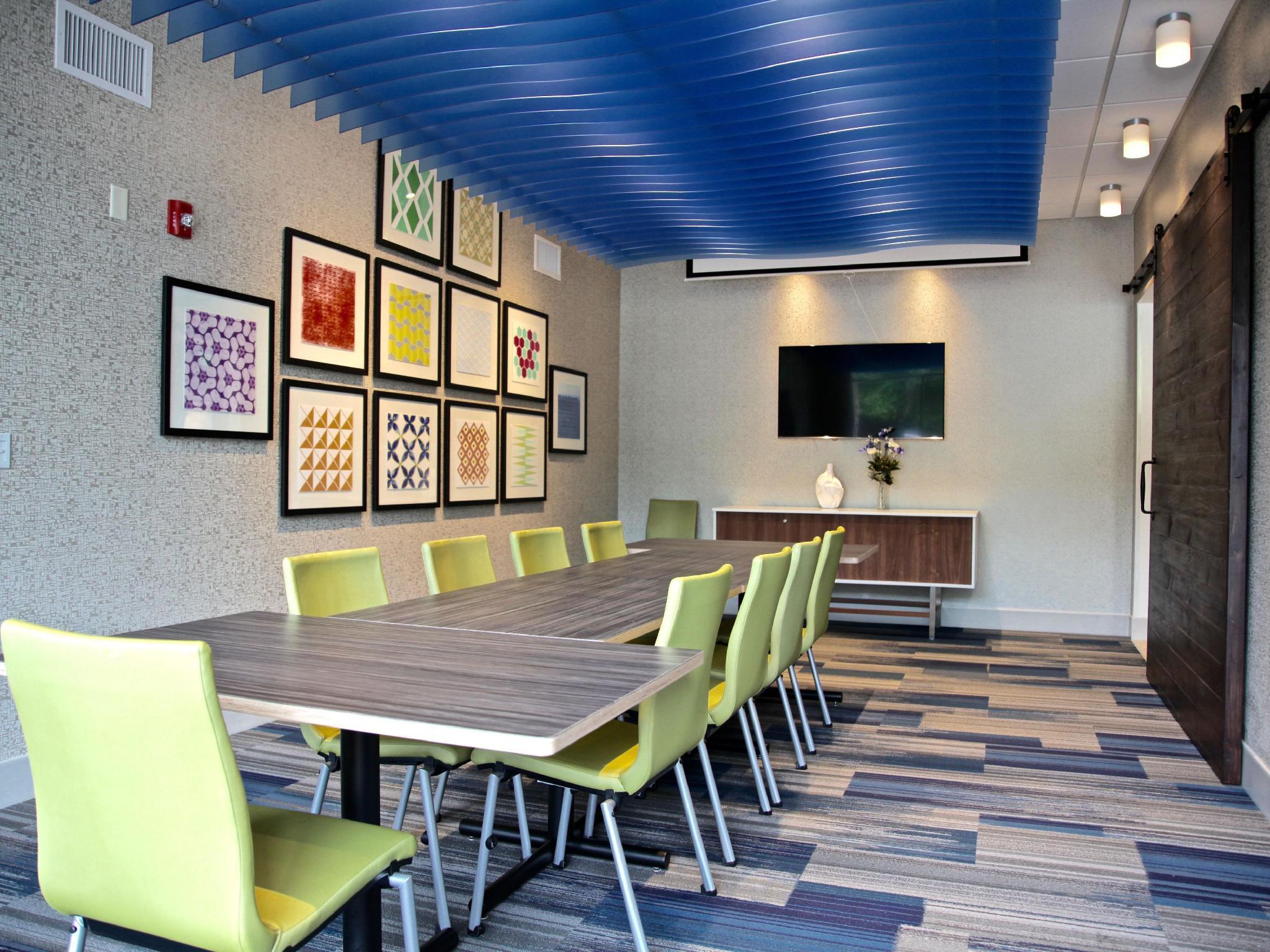Holiday Inn Express & Suites Oswego By Ihg Exterior foto