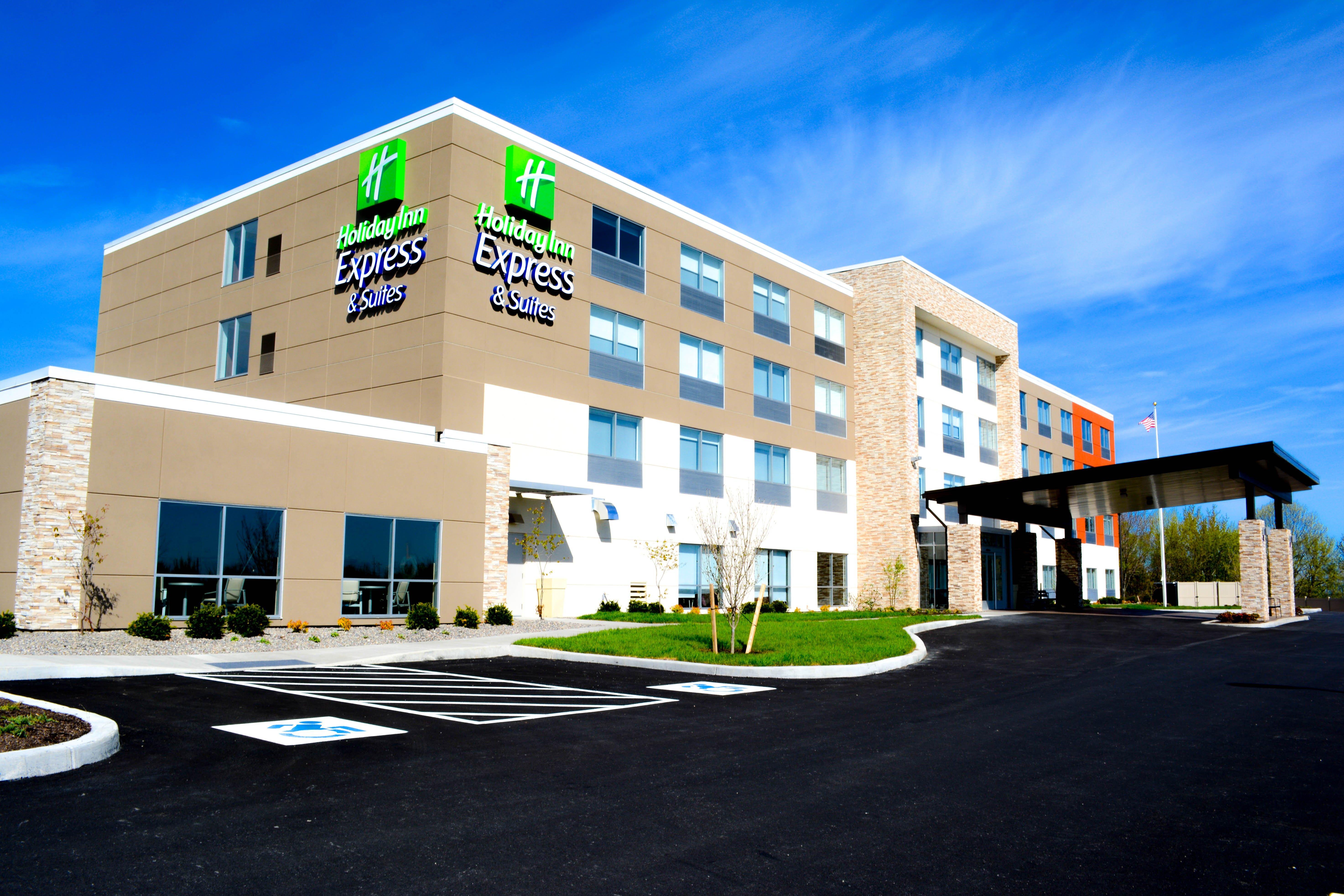 Holiday Inn Express & Suites Oswego By Ihg Exterior foto